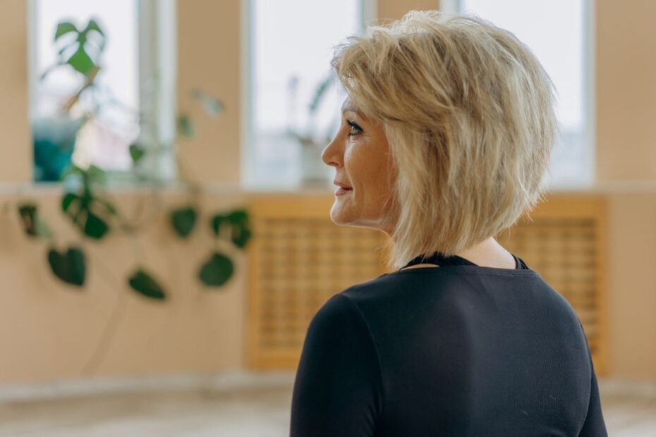 Hairstyles That Make Your Neck Look Longer